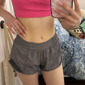 Lululemon Hotty Hot Shorts 2.5" Size 2